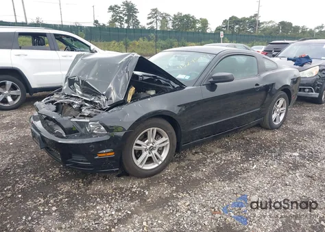 2014 Ford Mustang V6 из США, поврежденный, VIN 1ZVBP8AM3E5214234